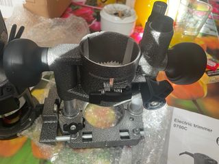 Fresadora Eléctrica 0700C Vevor con base