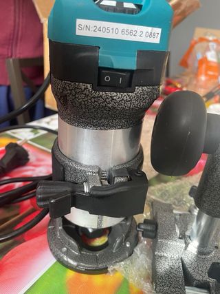 Fresadora Eléctrica 0700C Vevor con base