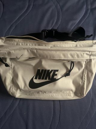 Riñonera Nike blanca