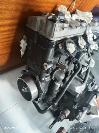 MOTOR completo Suzuki GSR 600 15.000km
