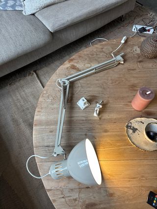 Lámpara de escritorio IKEA ajustable