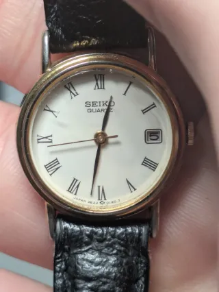 Reloj Seiko Cuarzo Mujer Negro/Dorado