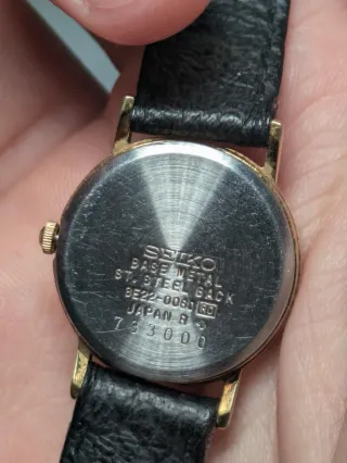 Reloj Seiko Cuarzo Mujer Negro/Dorado