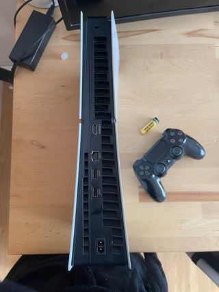 Play 5 digita como nuevo con un mando y en su caja