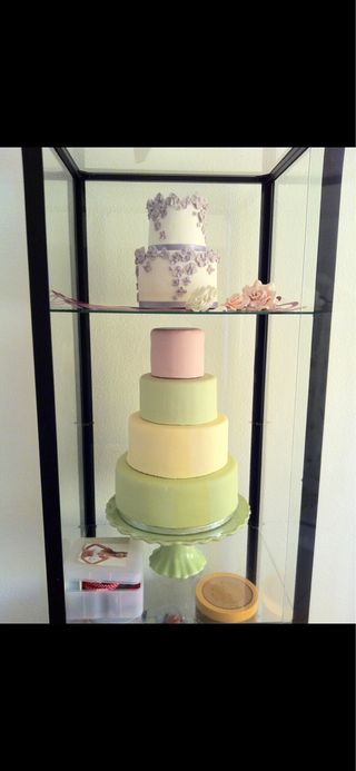 Vitrina Ikea Cristal y Hierro Negra