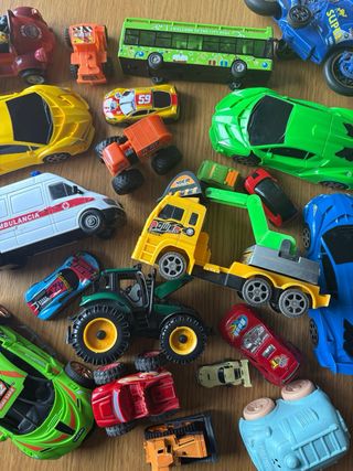 Lote coches y camiones de juguete
