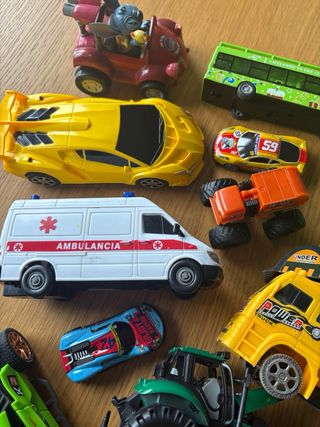 Lote coches y camiones de juguete