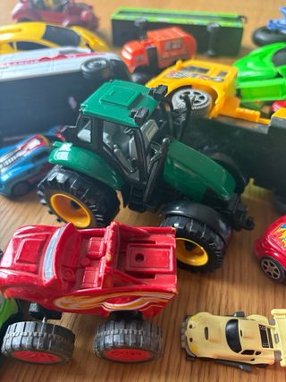 Lote coches y camiones de juguete