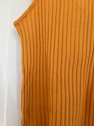 Top de punto naranja