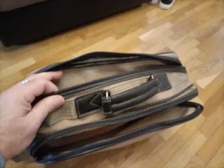 Bolso cartera documentos beige y negro