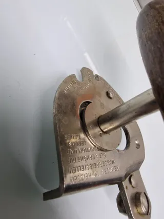 Monopol Apriscatole Titan