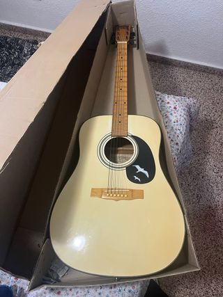 Guitarra española color crema