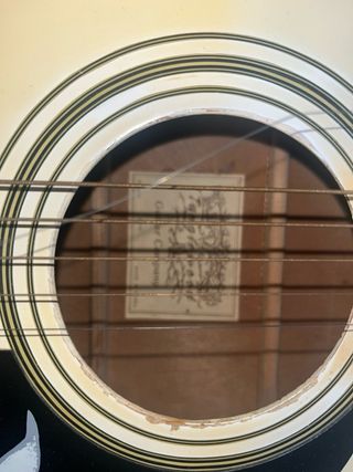 Guitarra española color crema