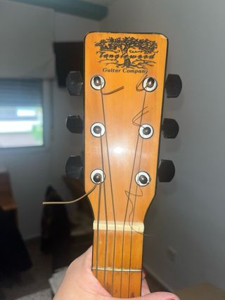 Guitarra española color crema