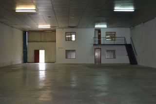 Se alquila nave industrial compartida