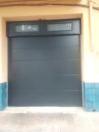 Puertas de garaje automáticas .