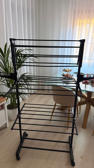 Tendedero vertical con ruedas