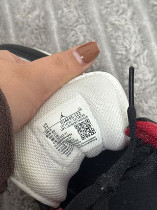 Nike Air Jordan 1 Mid Rojas Talla 40