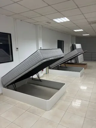 Canapé abatible madera y plástico