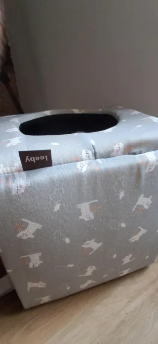 Cama para gato com padrão de cães