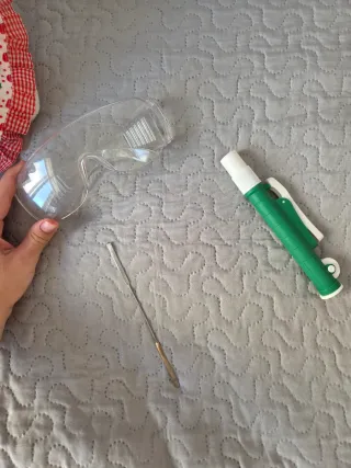 Bomba pipeteador, espátula y gafas