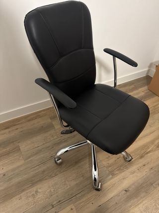 Silla de oficina negra
