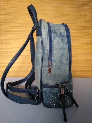 Mochila vaquera con tachuelas