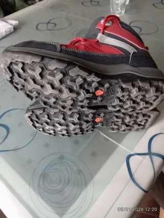 Scarponcini trekking Quechua n.38