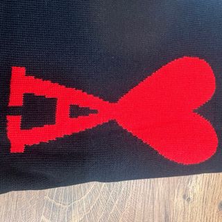 Jersey Ami Paris Negro Corazón Rojo