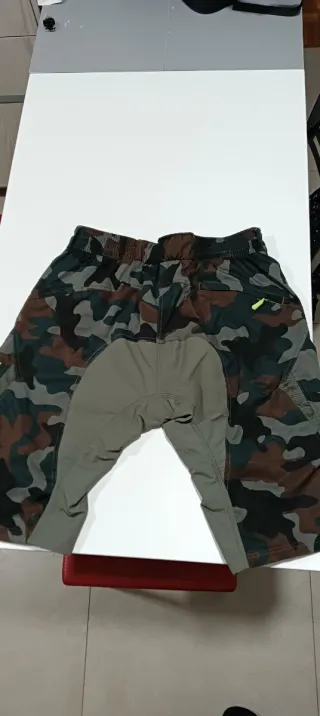 Pantalón corto Endura Talla M. Con badana