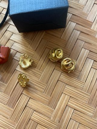 Ciondolo elefante con laccio e 3 spille