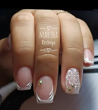 Manicurista profesional colombiana domicilio