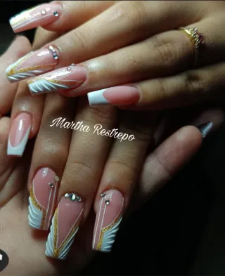 Manicurista profesional colombiana domicilio