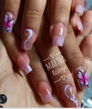 Manicurista profesional colombiana domicilio
