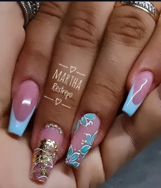 Manicurista profesional colombiana domicilio