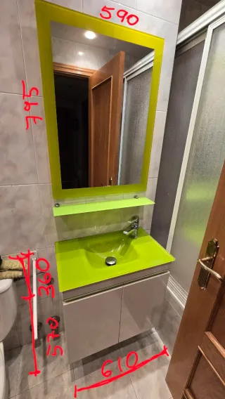 Mueble de baño moderno verde y blanco