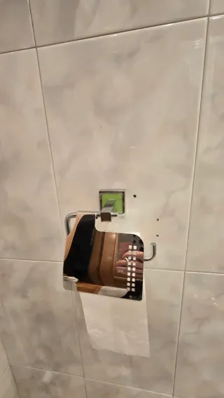 Mueble de baño moderno verde y blanco