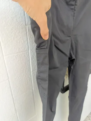 Pantalón gris uniforme