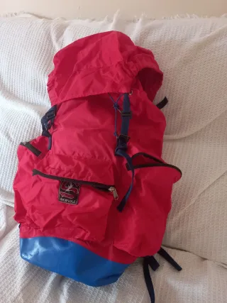 Mochila senderismo vintage Serval roja y azul