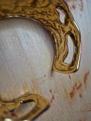 Brazalete dorado texturizado