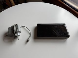 Nintendo DSi XL Chocolate + Cargador