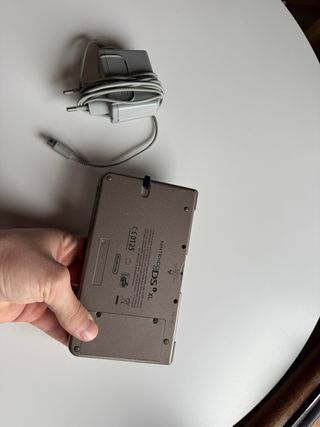 Nintendo DSi XL Chocolate + Cargador