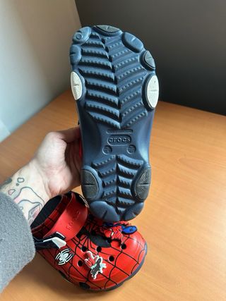 Crocs Spider-Man Rojos Talla 9 M Equivale a 42-43
