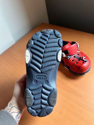 Crocs Spider-Man Rojos Talla 9 M Equivale a 42-43