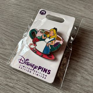 Pin edición limitada Alicia, Disney Store