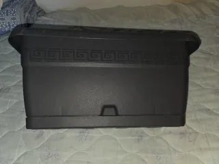 Jardinera gris de plástico