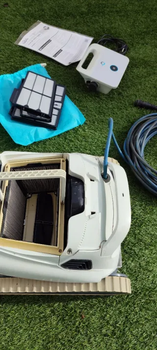 Robot Limpiafondos Dolphin Blue Max