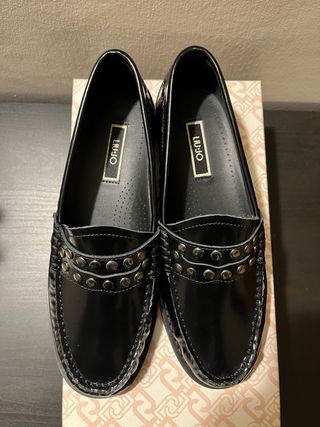 Mocassini neri con borchie