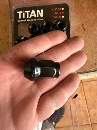 Tuercas para Esparragos de llanta.