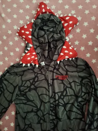 Pijama Stranger Things Talla M, 1.47 cm de largo.